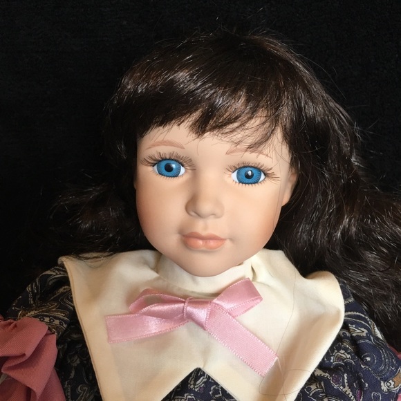 VINTAGE Porcelain Doll - Picture 10 of 16